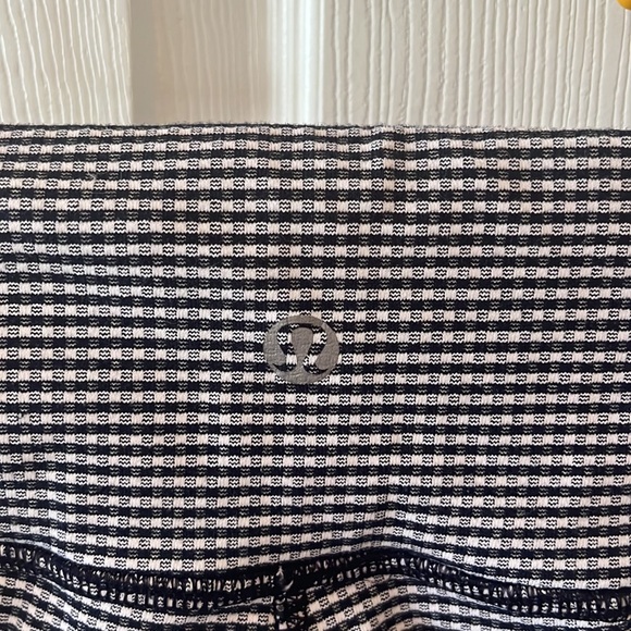 Lululemon Mid-Rise Crop Leggings Size 6 - Picture 3 of 5